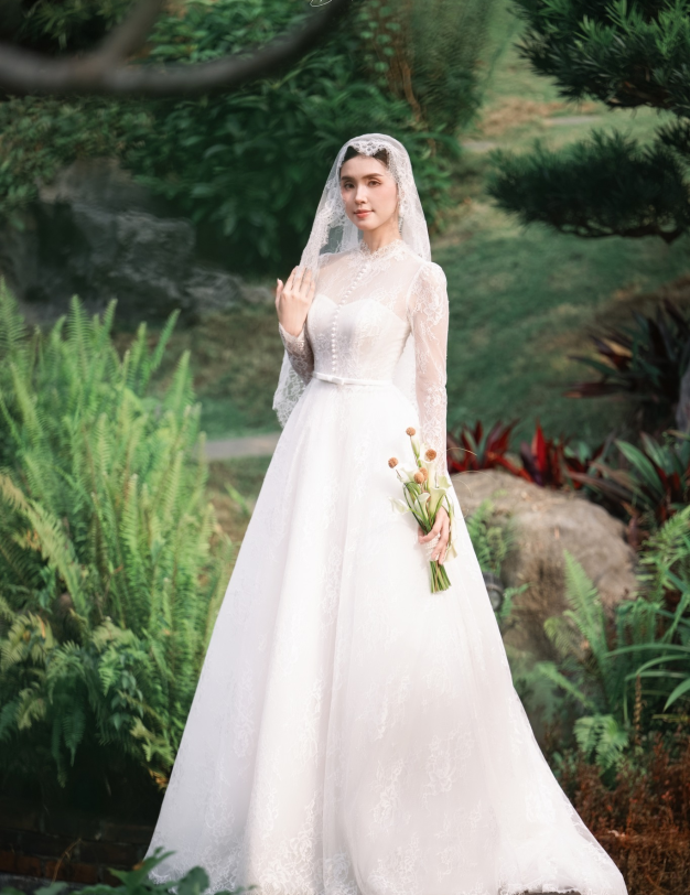 ETHEREALITY OF LACE - LOOK 1