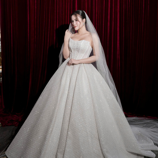 𝗔𝗠𝗢𝗥 𝗙𝗔𝗧𝗜 𝗖𝗢𝗟𝗟𝗘𝗖𝗧𝗜𝗢𝗡 - LOOK 11