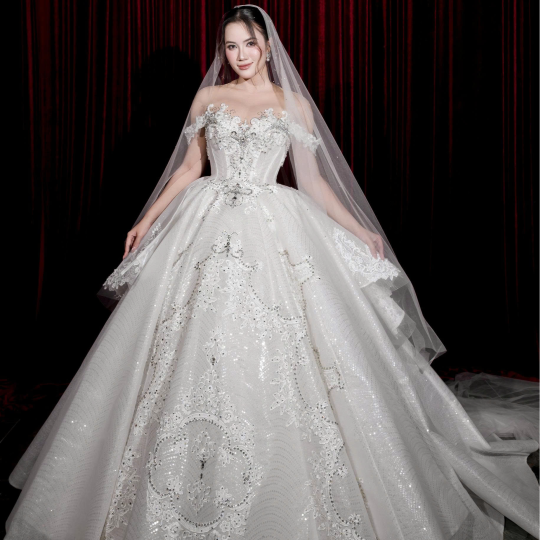 𝗔𝗠𝗢𝗥 𝗙𝗔𝗧𝗜 𝗖𝗢𝗟𝗟𝗘𝗖𝗧𝗜𝗢𝗡 - LOOK VEDETTE