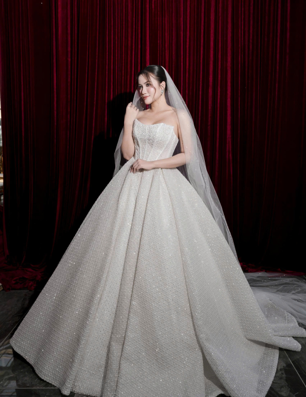 𝗔𝗠𝗢𝗥 𝗙𝗔𝗧𝗜 𝗖𝗢𝗟𝗟𝗘𝗖𝗧𝗜𝗢𝗡 - LOOK 11