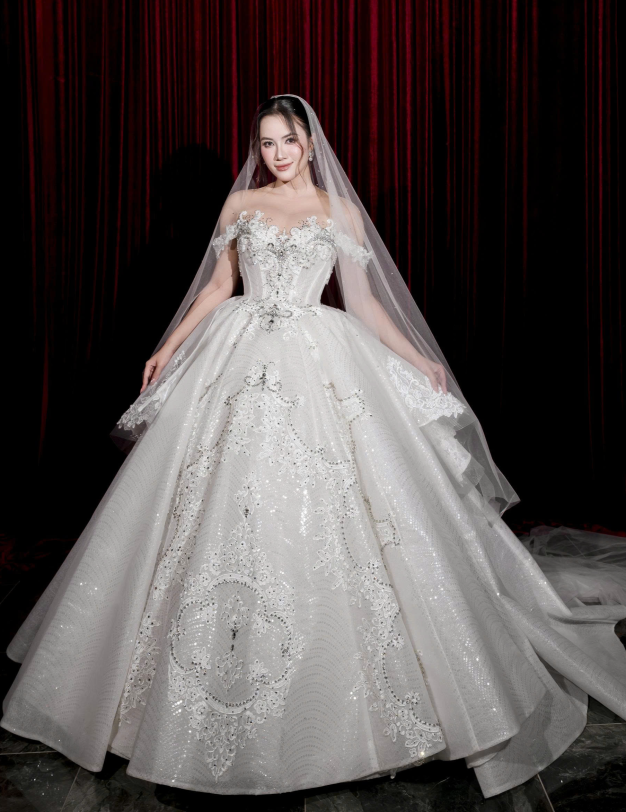 𝗔𝗠𝗢𝗥 𝗙𝗔𝗧𝗜 𝗖𝗢𝗟𝗟𝗘𝗖𝗧𝗜𝗢𝗡 - LOOK VEDETTE